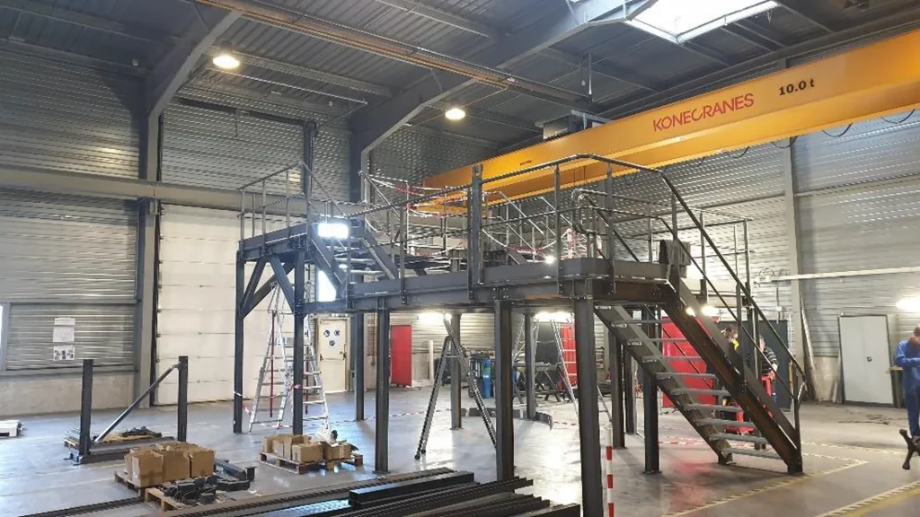 structure_m&eacute;tallique_P22_plateforme_acces_cold_box_assemble